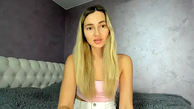 Snapshot of _DarkRose_ chatting on 6, 11, 2025 DarkRose online show from 6, 11, 2025