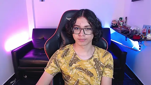 Snapshot of malik_harrison__ chatting on 17, 12, 2024 malik harrison   online show from 17, 12, 2024