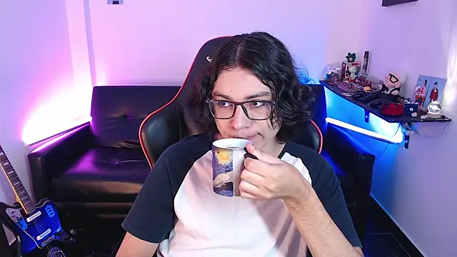 Snapshot of malik_harrison__ chatting on 7, 1, 2025 malik harrison   online show from 7, 1, 2025