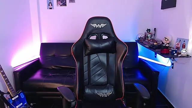 Snapshot of malik_harrison__ chatting on 8, 1, 2025 malik harrison   online show from 8, 1, 2025