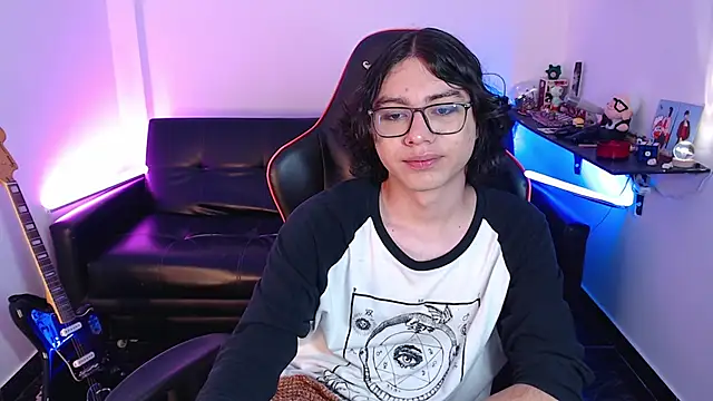 Snapshot of malik_harrison__ chatting on 8, 1, 2025 malik harrison   online show from 8, 1, 2025