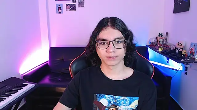 Snapshot of malik_harrison__ chatting on 5, 2, 2025 malik harrison   online show from 5, 2, 2025