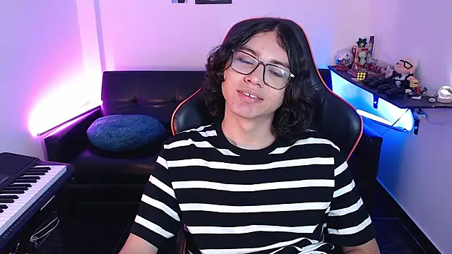 Snapshot of malik_harrison__ chatting on 20, 2, 2025 malik harrison   online show from 20, 2, 2025