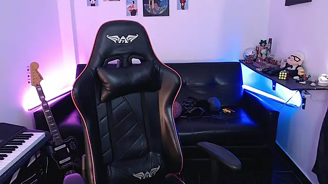 Snapshot of malik_harrison__ chatting on 4, 3, 2025 malik harrison   online show from 4, 3, 2025