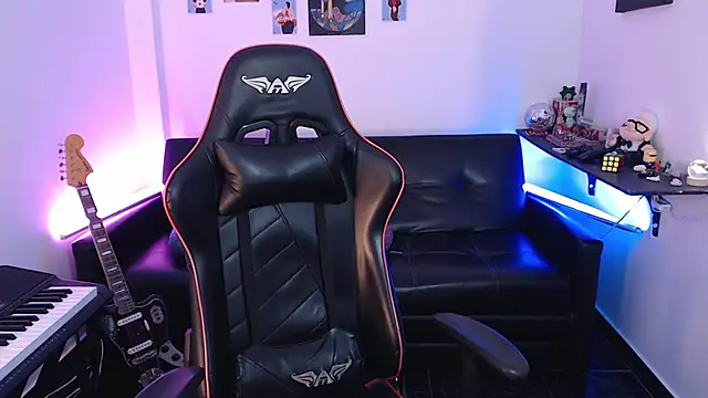 Snapshot of malik_harrison__ chatting on 4, 3, 2025 malik harrison   online show from 4, 3, 2025