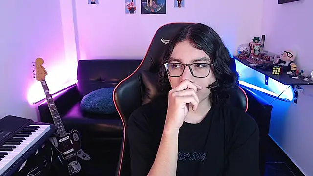 Snapshot of malik_harrison__ chatting on 6, 3, 2025 malik harrison   online show from 6, 3, 2025