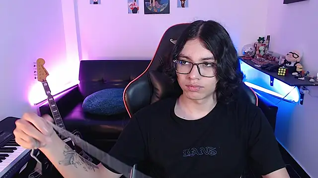 Snapshot of malik_harrison__ chatting on 6, 3, 2025 malik harrison   online show from 6, 3, 2025