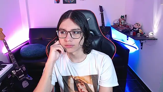 Snapshot of malik_harrison__ chatting on 10, 3, 2025 malik harrison   online show from 10, 3, 2025