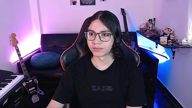 Snapshot of malik_harrison__ chatting on 13, 3, 2025 malik harrison   online show from 13, 3, 2025