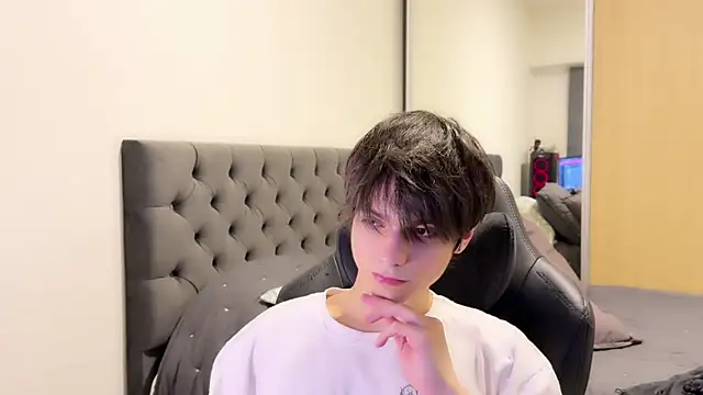 Snapshot of SasukeUhchiaa chatting on 2, 1, 2025 SasukeUhchiaa online show from 2, 1, 2025