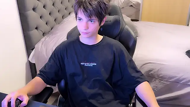 Snapshot of SasukeUhchiaa chatting on 20, 2, 2025 SasukeUhchiaa online show from 20, 2, 2025