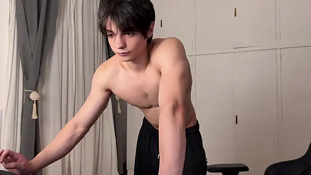 Snapshot of SasukeUhchiaa chatting on 2, 4, 2026 SasukeUhchiaa online show from 2, 4, 2026