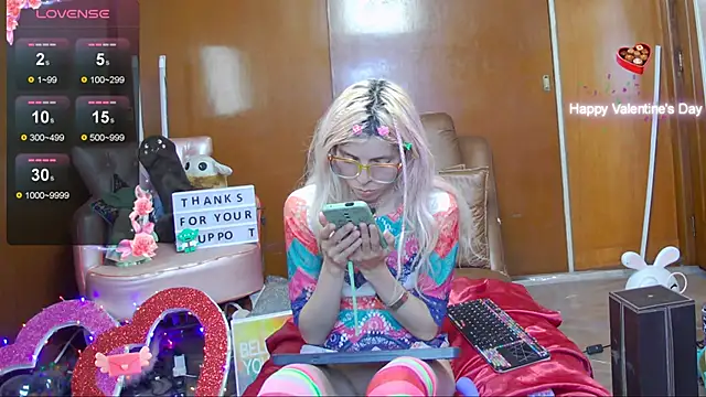 Snapshot of Skinygirl chatting on 4, 12, 2024 Skinygirl online show from 4, 12, 2024
