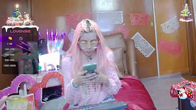 Snapshot of Skinygirl chatting on 4, 2, 2025 Skinygirl online show from 4, 2, 2025