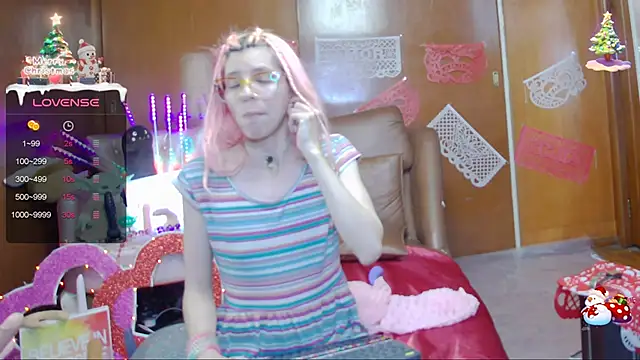 Snapshot of Skinygirl chatting on 5, 2, 2025 Skinygirl online show from 5, 2, 2025