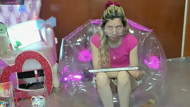 Skinygirl online show from 12, 3, 2026