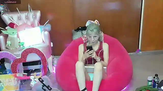 Skinygirl online show from 12, 5, 2026