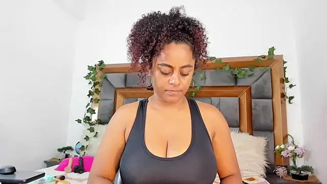 Snapshot of BellaKarla chatting on 11, 3, 2025 BellaKarla online show from 11, 3, 2025