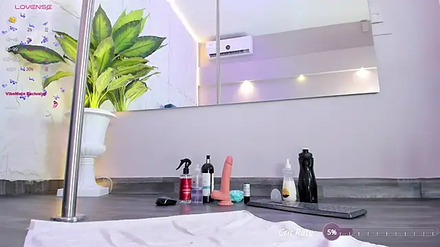 Snapshot of SaraFerrerx chatting on 8, 3, 2025 SaraFerrerx online show from 8, 3, 2025