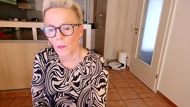 German Milf online show from 6, 1, 2025