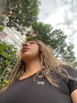 daniela henao online show from 30, 5, 2026