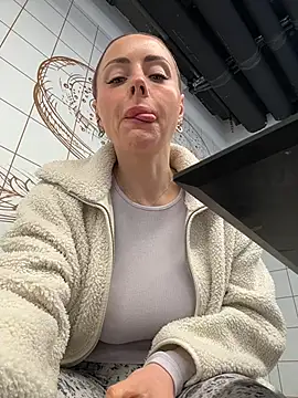 EmaSalis online show from 4, 3, 2026