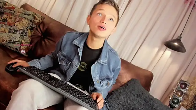 Snapshot of Tim_wolf chatting on 15, 12, 2025 Tim wolf online show from 15, 12, 2025