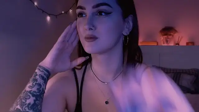 Snapshot of LilyFarey chatting on 18, 1, 2025 LilyFarey online show from 18, 1, 2025