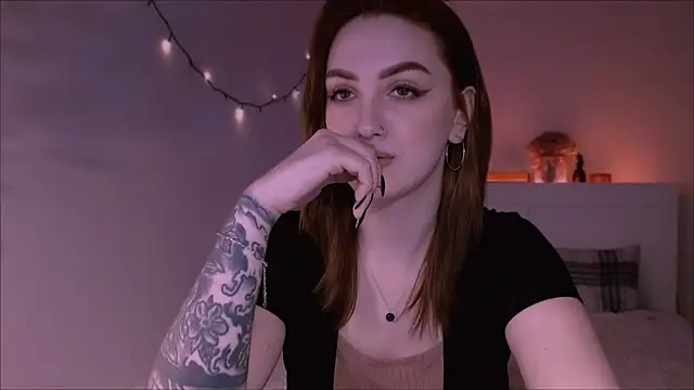 Snapshot of LilyFarey chatting on 24, 2, 2025 LilyFarey online show from 24, 2, 2025
