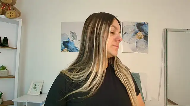 Snapshot of Isabella_Harley chatting on 10, 7, 2026 Isabella Harley online show from 10, 7, 2026