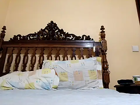 White rabbit  online show from 23, 11, 2025