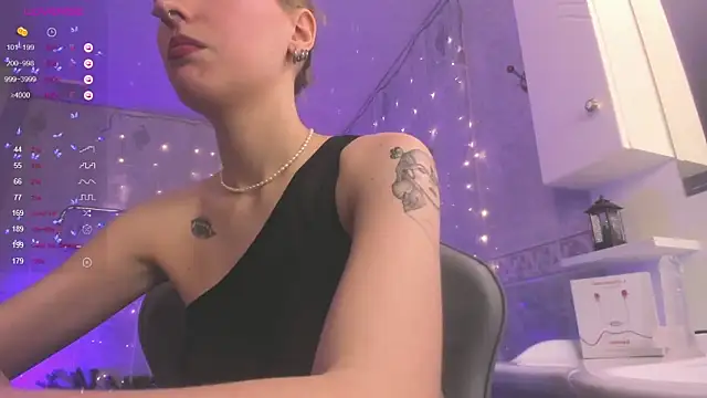 Snapshot of Fire_moth chatting on 2, 2, 2025 Fire moth online show from 2, 2, 2025