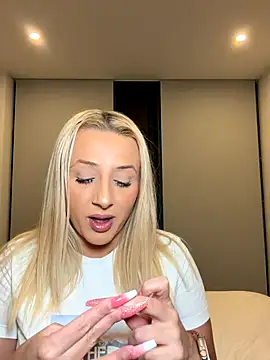 Strongqueen online show from 26, 10, 2025