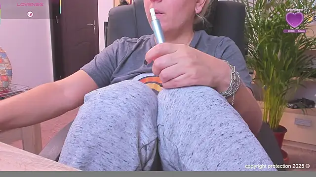 SquirtKitten online show from 7, 10, 2025