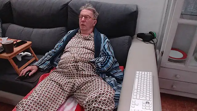 Snapshot of Nudelschwanz chatting on 3, 2, 2025 Nudelschwanz online show from 3, 2, 2025