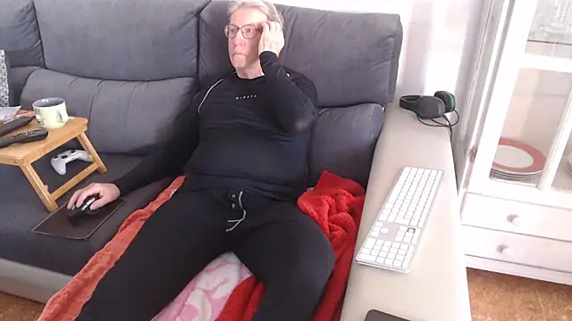 Snapshot of Nudelschwanz chatting on 4, 2, 2025 Nudelschwanz online show from 4, 2, 2025
