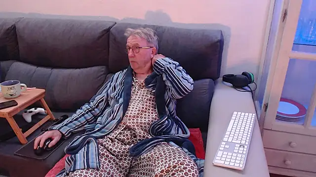 Snapshot of Nudelschwanz chatting on 4, 2, 2025 Nudelschwanz online show from 4, 2, 2025