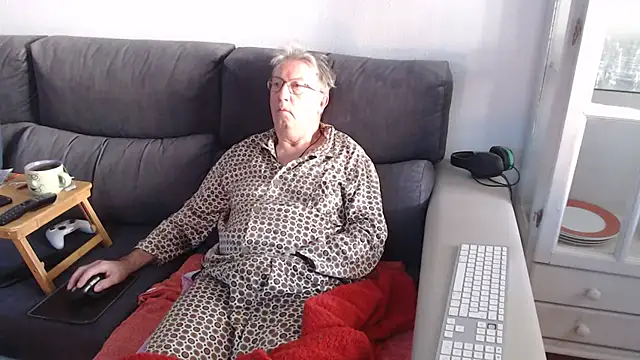 Snapshot of Nudelschwanz chatting on 5, 2, 2025 Nudelschwanz online show from 5, 2, 2025