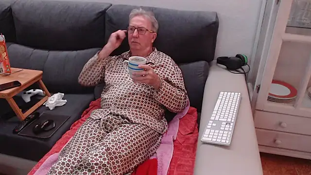Snapshot of Nudelschwanz chatting on 7, 2, 2025 Nudelschwanz online show from 7, 2, 2025
