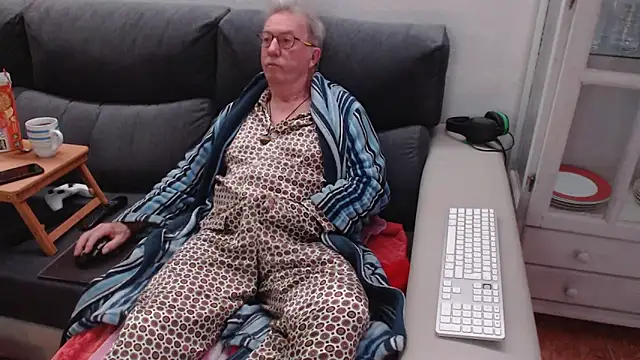 Snapshot of Nudelschwanz chatting on 8, 2, 2025 Nudelschwanz online show from 8, 2, 2025