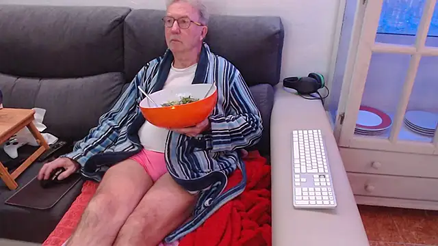 Snapshot of Nudelschwanz chatting on 8, 2, 2025 Nudelschwanz online show from 8, 2, 2025
