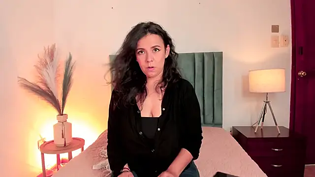 Amber  Davis online show from 27, 1, 2025