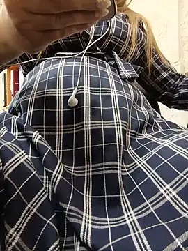 Snapshot of Office_Albertina chatting on 11, 6, 2026 Office Albertina online show from 11, 6, 2026