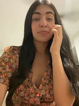 DaphneUwu online show from 10, 4, 2026