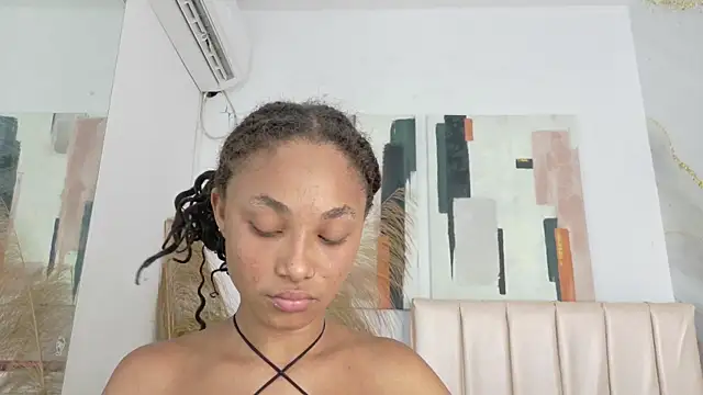 Snapshot of kristyl_paez chatting on 2, 6, 2026 kristyl paez online show from 2, 6, 2026