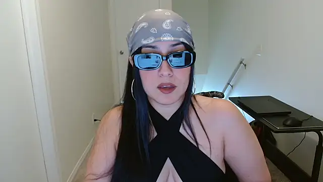Snapshot of Sassy_Latina chatting on 4, 10, 2025 Sassy Latina online show from 4, 10, 2025