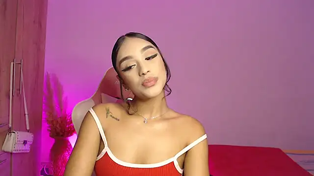 Snapshot of GiltRosebush chatting on 18, 12, 2024 GiltRosebush online show from 18, 12, 2024