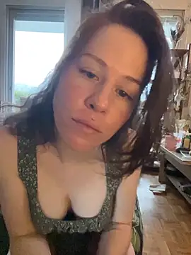 SuzieWanKenobi online show from 21, 9, 2025