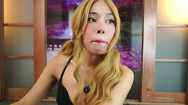 Snapshot of miss__maria chatting on 6, 10, 2025 miss maria online show from 6, 10, 2025