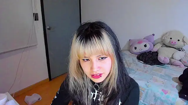 Akane-Mou online show from 12, 12, 2024